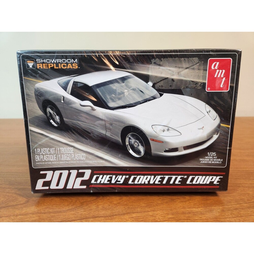 AMT 2012 Showroom Replica Chevrolet Corvette Coupe Model Kit #756 1/25 Scale New